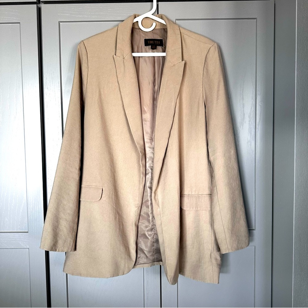 Classic beige blazer - Picture 7 of 7